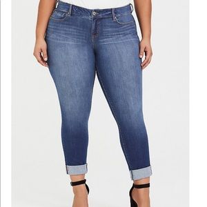 Torrid boyfriend jeans slim medium wash size 18